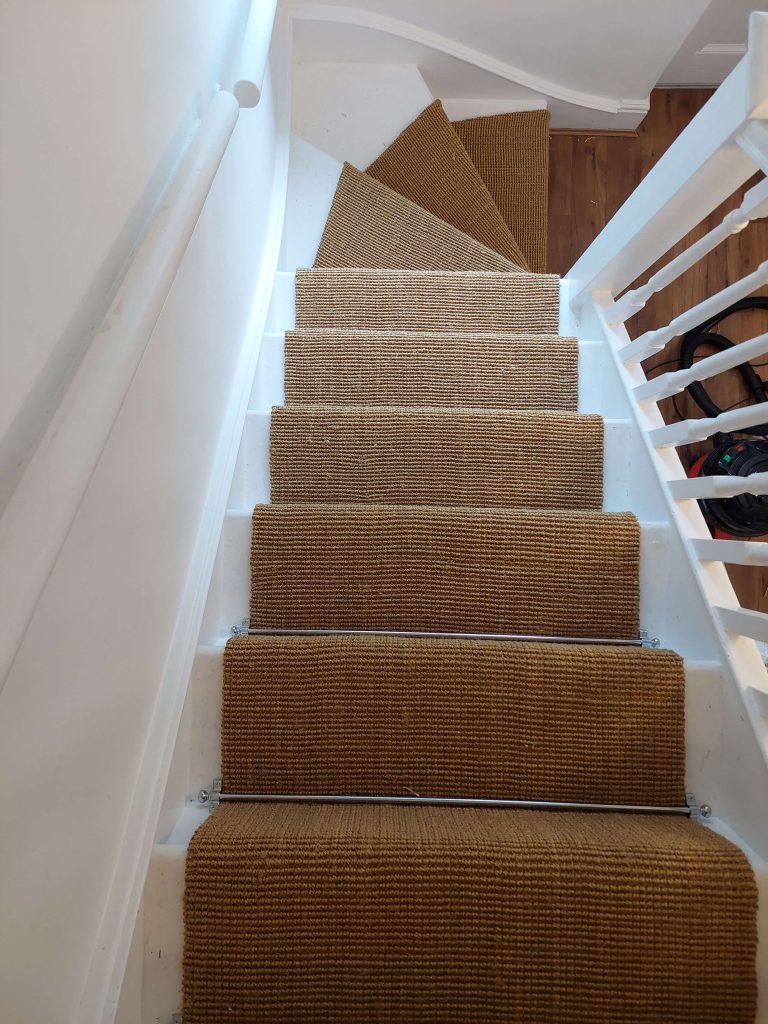 Sisal hemmed edge