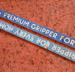 Red underlay and gripper